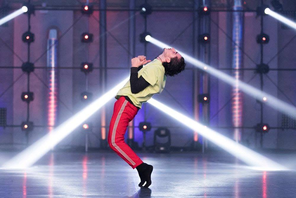 Ugo, en la gala de fama a bailar con los calcetines oficiales de fama a bailar 