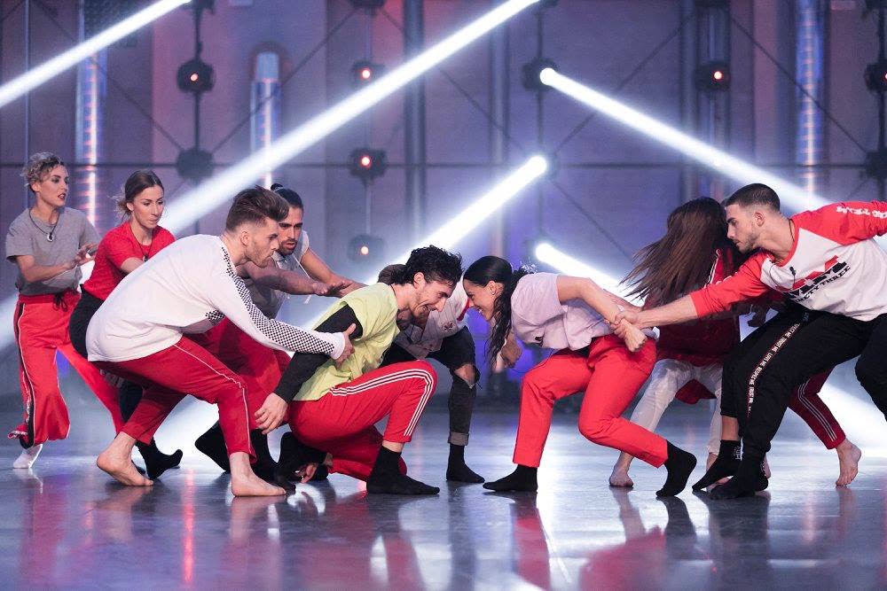 Los bailarines de fama a bailar con los calcetines de bailes oficiales 